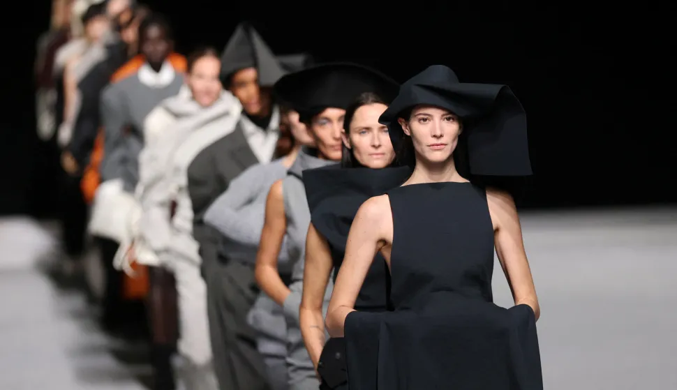 Models present creations by designer Satoshi Kondo as part of his Fall/Winter 2026/2027 Women's ready-to-wear collection show for fashion house Issey Miyake during Paris Fashion Week in Paris, March 6, 2026. REUTERS/Stephane Mahe Photo: STEPHANE MAHE/REUTERS