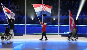 Cortina D'Ampezzo, 15.03.2026 - Sve?anost zatvaranja Zimskih paraolimpijskih igara Milano-Cortina 2026 u Cortini D'Ampezzo. Zastavu je nosila hrvatska paraolimpijka Lucija Smeti?ko.foto HINA/ Damir SEN?AR/ ds