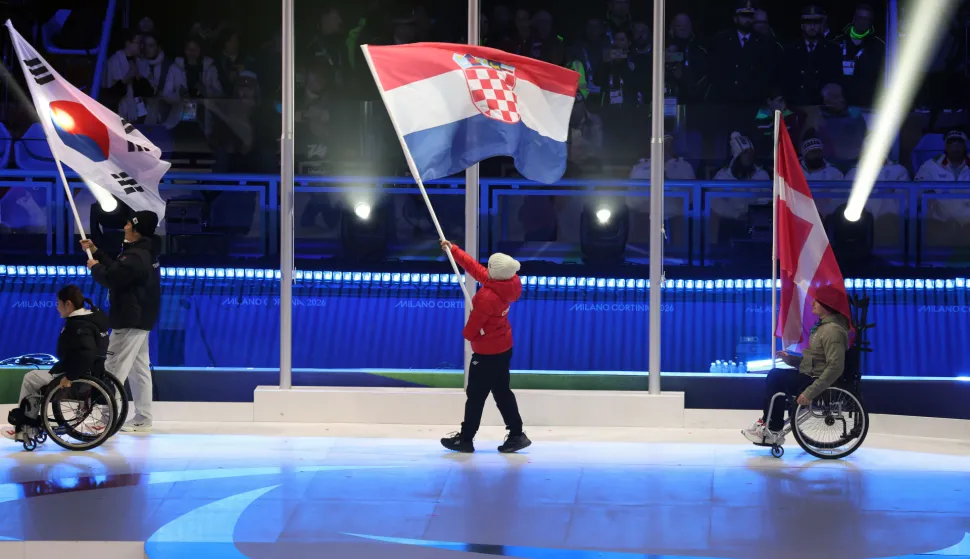 Cortina D'Ampezzo, 15.03.2026 - Sve?anost zatvaranja Zimskih paraolimpijskih igara Milano-Cortina 2026 u Cortini D'Ampezzo. Zastavu je nosila hrvatska paraolimpijka Lucija Smeti?ko.foto HINA/ Damir SEN?AR/ ds