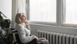 bolest invalidska kolica starost pacijent socijalna nakanada invalid ilustracija freepik