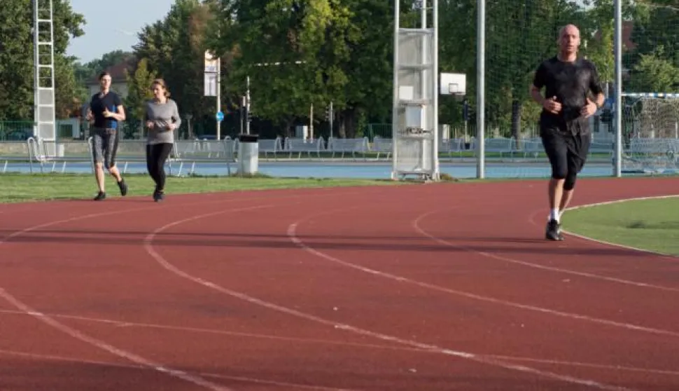 OSIJEK- 27.07.2021., Srednjoskolsko igraliste, Srednjika, rekreacija, sport, zdravi zivot, tjelovjezba, jutarnji posjet..FotoAndrea Ilakovac