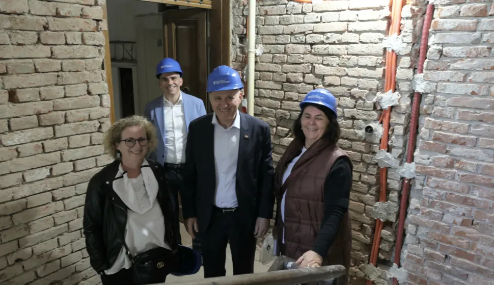 Zagreb.16.3.2026.- Ususret 6. obljetnici zagrebačkog potresa, potpredsjednik Vlade i ministar prostornog uređenja, graditeljstva i državne imovine Branko Bačić obi&scaron;ao je gradili&scaron;ta poslijepotresne obnove na području grada Zagreba i posjetio dvije obitelji kojima su izgrađene zamjenske obiteljske kuće.Foto HINA/Tomislav Pavlek/ tp