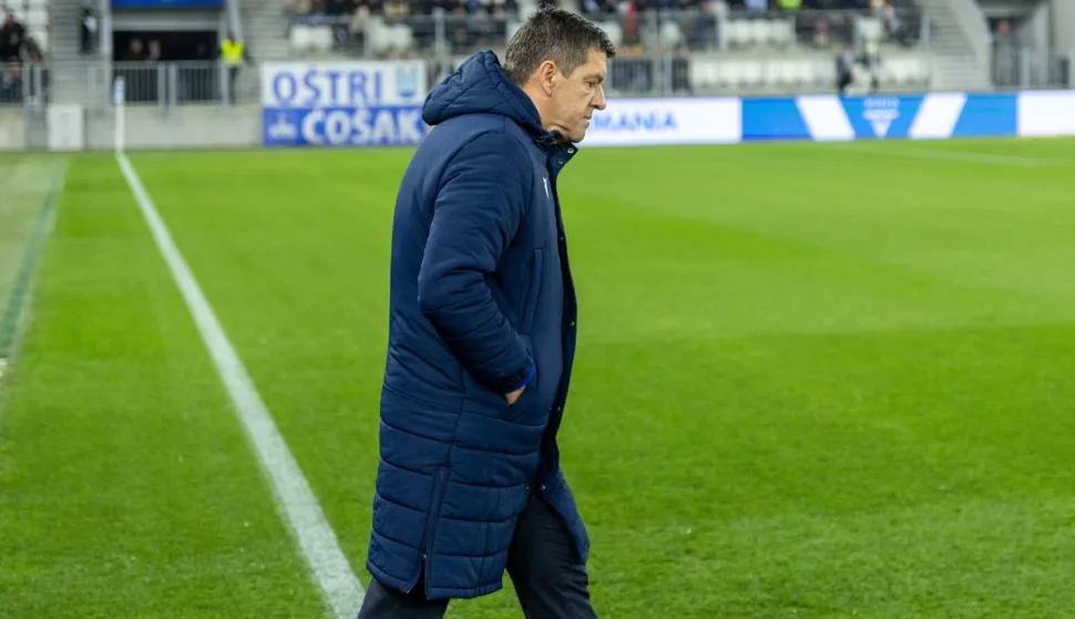 08.12.2024., Osijek - SuperSport HNL, 16. kolo, NK Osijek - NK Lokomotiva Trener Silvijo Cabraja Photo: Borna jaksic/PIXSELL