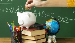 Svjetski i Europski tjedan novca obilježava se od 16. do 22. ožujka 2026. te i ove godine u fokus stavlja važnost financijske pismenosti djece i mladih, ali i ulogu obrazovnog sustava u razvoju odgovornog odnosa prema novcu. Iz Hrvatske agencije za nadzor financijskih usluga (Hanfa) kažu da za njih taj tjedan nije samo simbolična prigoda, nego i prilika da dodatno osnaže aktivnosti koje provodi tijekom cijele godine - od predavanja u &scaron;kolama i na fakultetima do javnih kampanja i natječaja usmjerenih na prepoznavanje financijskih prijevara.