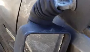 Slomljeni retrovizor