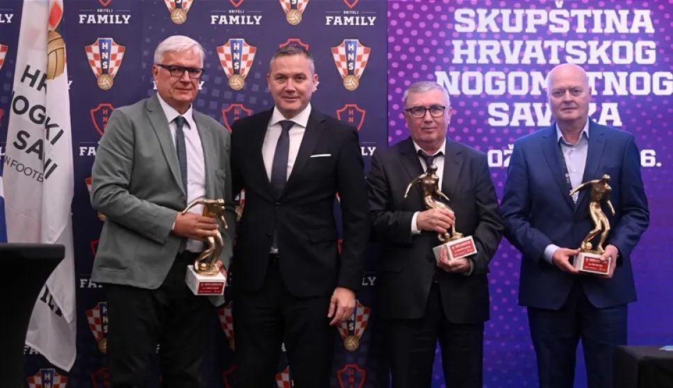 Belu Trofej podmlatkafoto: Drago Sopta/HNS
