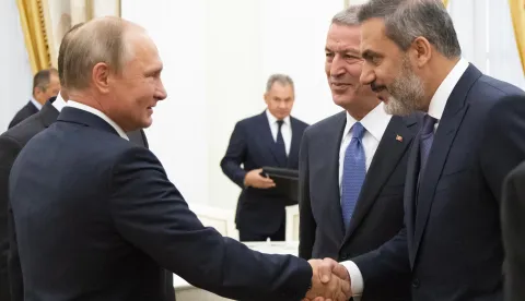 epa06969097 Russian President Vladimir Putin (L), Turkish Defense Minister Hulusi Akar (2-R) and Head of Turkey's intelligence service Hakan Fidan (R) meet for talks in the Kremlin in Moscow, Russia, 24 August 2018. Turkish Foreign Minister on Friday warned against a possible Syrian government offensive on the last remaining stronghold of opposition against President Bashar Assad, while Russia indicated that it's losing its patience with the rebels. EPA/ALEXANDER ZEMLIANICHENKO/POOL