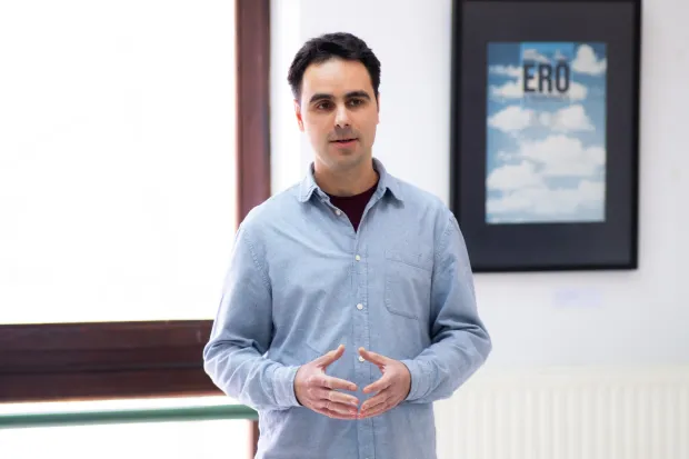 Osijek, 17. 3. 2026., Izložba plakata HNK, &Scaron;PUDAndrej Tomić; izložba; &Scaron;PUD; HNK; predstave; plakati