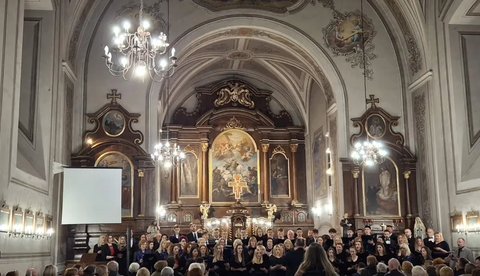 Molitveno ozračje i ljepota glazbe u izvedbi triju zborova