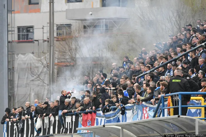 02.04.2025., Gradski stadion "Ivan Kusek Apas", Koprivnica - SuperSport Hrvatski nogometni kup 2024./25., polufinale, NK Slaven Belupo - NK Osijek. navijaci Osijeka, Kohorta Photo: Vjeran Zganec Rogulja/PIXSELL