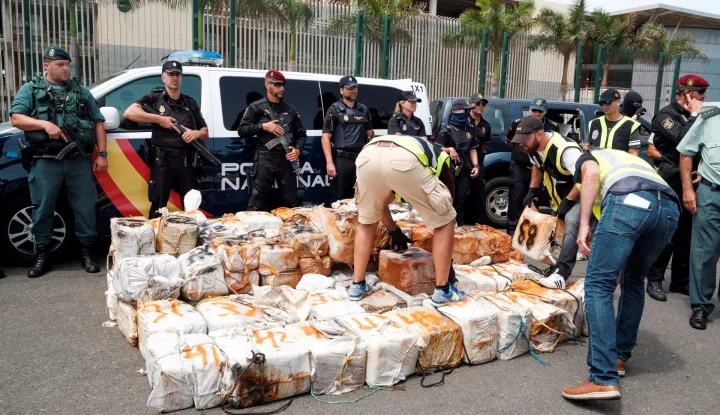 epa06947909 National Police, Civil Guard and the Ertzantza (Vasque police) officers unload bales of seizeed drugs in Canary Island, Spain, 13 August 2018. The ship 'Titan Tercero' was intercepted in the Azores archipelago with some 2,500 kg of cocaine by the GEO (Special Group of Operations) of the National Police and the Customs of the Oversight Department during the Barrancabermeja operation, where 22 people were arrested, including the patriarch of the 'Charlines' clan and his son, on 07 August, and arrived on 13 August morning to Las Palmas of Gran Canaria where the four crew members disembarked and the drug was unloaded. EPA/ANGEL MEDINA G. -- ATTENTION EDITORS: IMAGE PIXELATED AT SOURCE