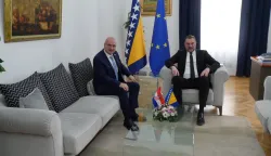 MOSTAR, 18. ožujka 2026. (Hina) - Hrvatski &scaron;ef diplomacije Gordan Grlić Radman izrazio je u srijedu u Sarajevu očekivanje da će se Hrvatima u Bosni i Hercegovini kroz izmjene Izbornog zakona vratiti prava zajamčena dejtonskim mirovnim sporazumom kako bi mogli birati svoje političke predstavnike bez preglasavanja.