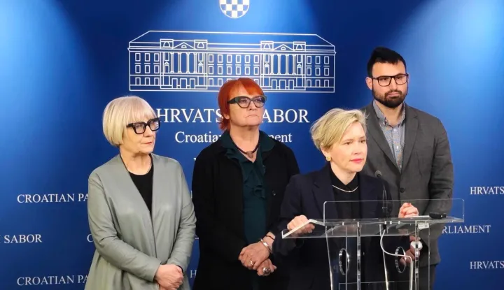 Zagreb, 19. ožujka 2026. &ndash; "Danas tražimo osnivanje Istražnog povjerenstva o aferi Medikol jer hrvatska javnost nakon gotovo 20 godina mora dobiti odgovore na neka jednostavna pitanja", rekla je saborska zastupnica Možemo! Ivana Kekin na konferenciji za medije.