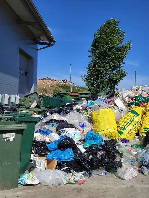 Otpad u reciklažnom dvori&scaron;tu u Županjisnimila Marija Le&scaron;ić Omerović