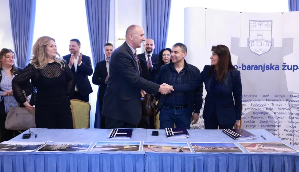 ĐAKOVO/JAGODNJAK/IVANOVCIU sklopu županijskih ulaganja u &scaron;kole nizu investicija pridružile su se jo&scaron; tri - u četvrtak je županica osječko-baranjska Nata&scaron;a Trami&scaron;ak potpisala ugovore s ravnateljima &scaron;kola u Đakovu, Jagodnjaku i Valpovu.OŽUJAK 2026.