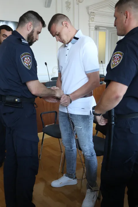 Osijek, 04. 07. 2024, Zupanijski sud u Osijeku. Pocelo sudjenje Marko Smazil, policajac koji je ubio djevojku Mihaela Berak. snimio GOJKO MITIĆ