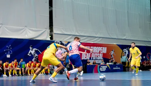Hrvatska mu&scaron;ka futsal reprezentacija gluhih zaustavljena je u polufinalu 7. Europskog prvenstva u futsalu za gluhe u Poreču nakon poraza od Ukrajine 6:5 nakon produžetaka.