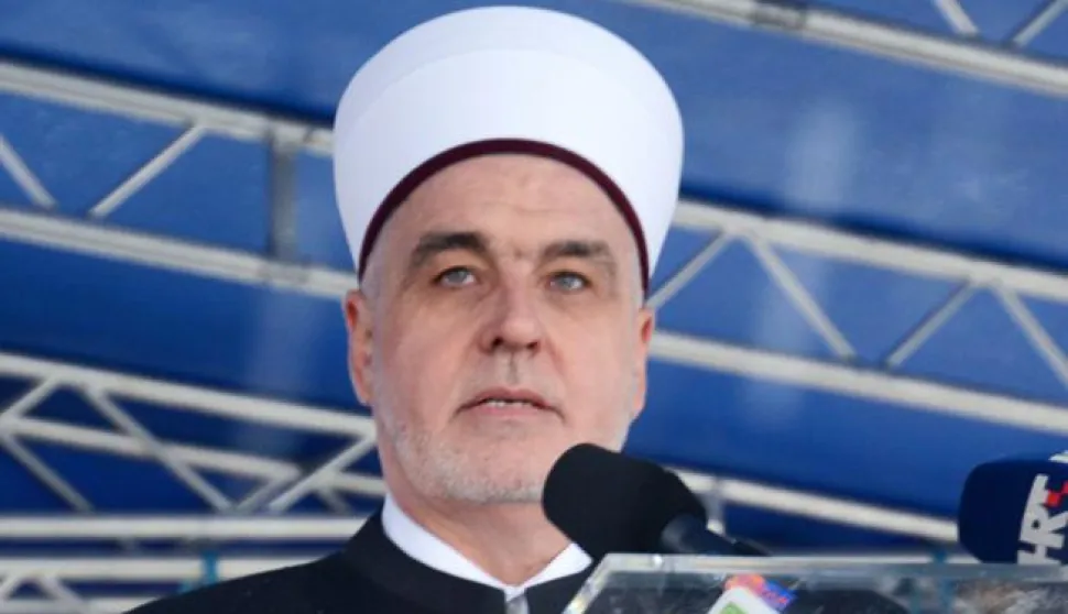 12.11.2016., Sisak - U nazocnosti velikog broja vijernika iz Hrvatske i Bosne i Hercegovine polozen je kamen temeljac za Islamski kulturni centar. Medju brojnim uzvanicima bili su i vrhovni poglavar Islamske zajednice u BiH Husein Kavazovic, te izaslanik emira Kuvajta, a sve vjerske sluzbenike u Hrvatskoj predvodio je predsjednik Medzlisa islamske zajednice u Hrvatskoj muftija Aziz ef.Hasanovic. Photo: Nikola Cutuk/PIXSELL
