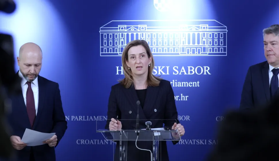 Zagreb.20.3.2026.- Klub zastupnika SDP-a održao je konferenciju za medije na temu "Energetika u službi sigurnosti, razvoja gospodarstva i za&scaron;tite građana".Na slici Mihael Zmajlović, Mirela Ahmetović i Boris Lalovac. Foto HINA/Tomislav Pavlek/tp