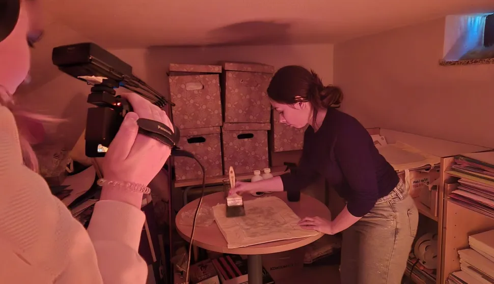 GUNJAKroz kreativni projekt "Fotografija u plavom &ndash; kreativnost kroz cijanotipiju" u O&Scaron; "Antun i Stjepan Radić" učenici se upoznaju s osnovama fotografskog izražavanjaOŽUJAK 2026.