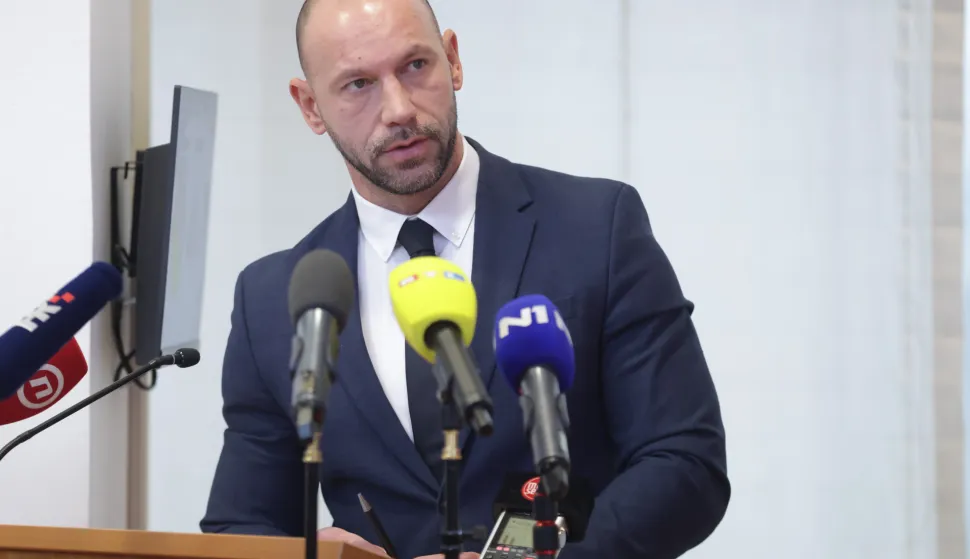 Zagreb, 04.02.2026 - Ministar pravosuđa, uprave i digitalne transformacije Damir Habijan predstavio je izmjene i dopune Zakona o Pravosudnoj akademiji, Zakona o Državnom sudbenom vijeću te Zakona o Državnoodvjetničkom vijeću. Na fotografiji Damir Habijan.foto HINA/ Admir BULJUBA&Scaron;IĆ/ abu