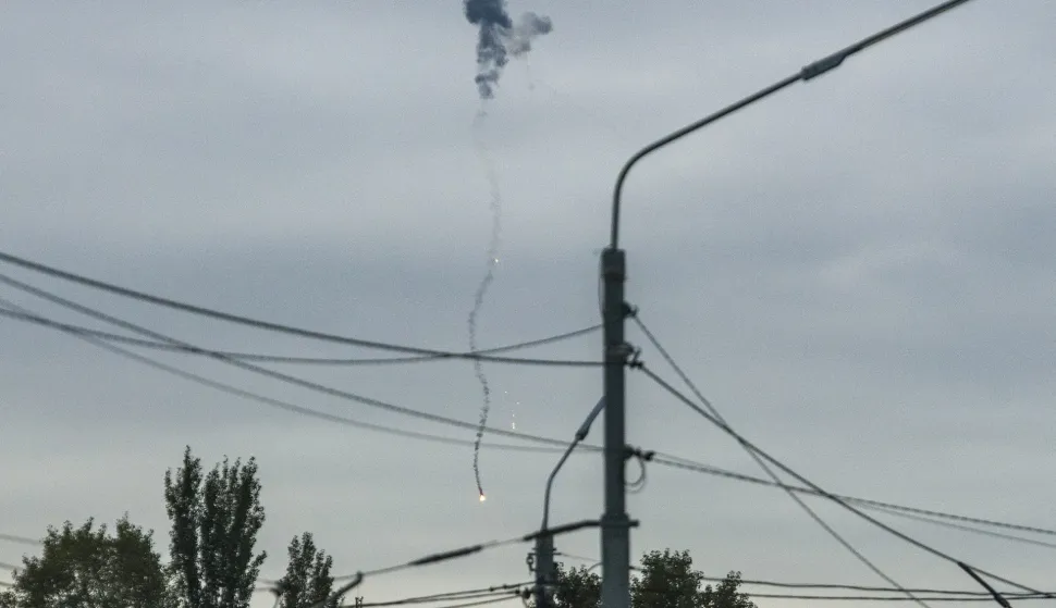 epa12412593 A Russian drone is downed during an attack in Kyiv, Ukraine, 28 September 2025, amid the Russian invasion. Russia launched a large-scale overnight attack across Ukraine using nearly 500 drones and 40 missiles, killing at least four people and injuring scores, according to the State Emergency Service. EPA/MAXYM MARUSENKO