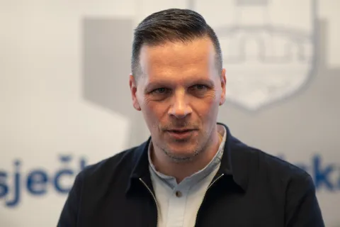 Osijek, 21. 3. 2026., Uručivanje INTERREG ugovoraTomislav Vinković; županija; županica; INTERREG ugovori; ugovori; uručivanje