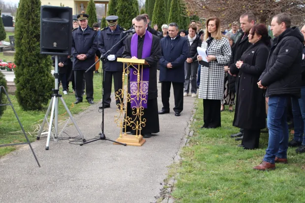 LOVAS, 28. godi&scaron;njica pokopa 78 ekshumiranih stanovnika Lovasa