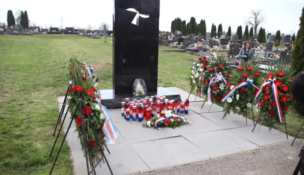 LOVAS, 28. godi&scaron;njica pokopa 78 ekshumiranih stanovnika Lovasa