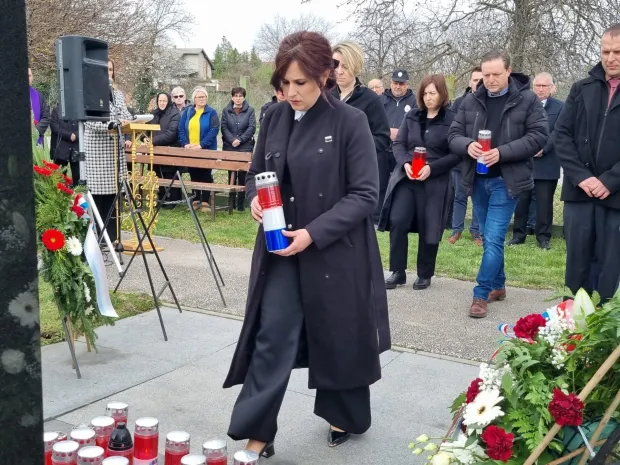 LOVAS, 28. godi&scaron;njica pokopa 78 ekshumiranih stanovnika Lovasa