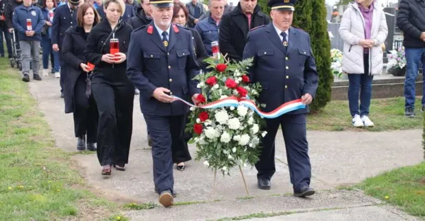 LOVAS, 28. godi&scaron;njica pokopa 78 ekshumiranih stanovnika Lovasa