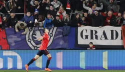 epa12605851 Osasuna's Ante Budimir celebrates scoroing a goal during the Spanish LaLiga soccer match between CA Osasuna and Deportivo Alaves, in Pamplona, Spain, 20 December 2025. EPA/Villar Lopez