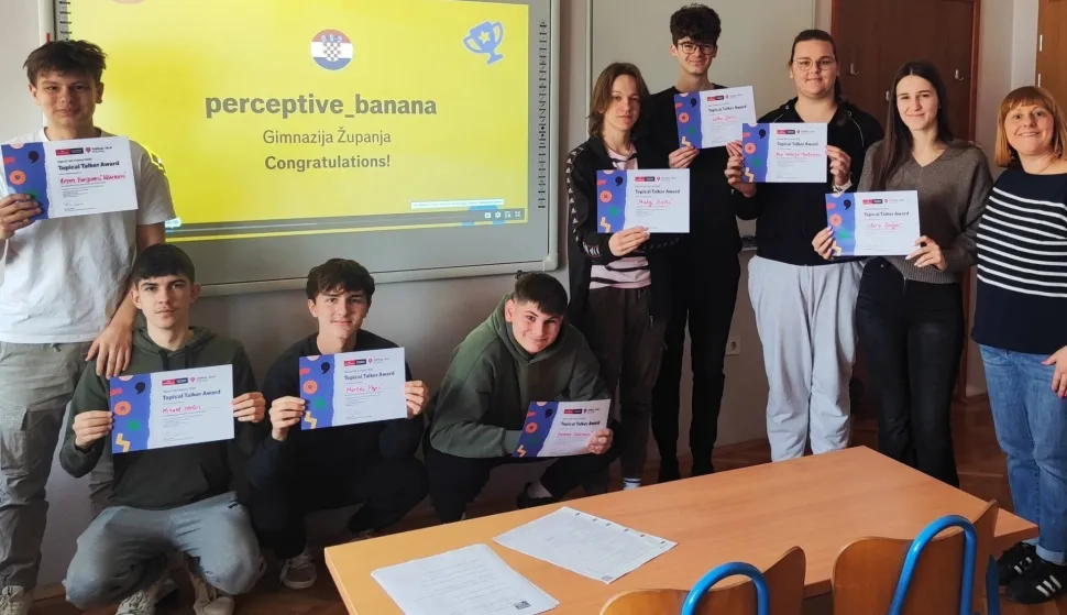 Uspje&scaron;ni županjski gimnazijalci i mentorica prof. Katarina Berać Vuić