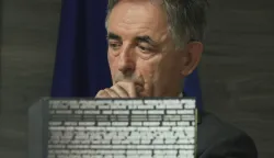 Zagreb, 30.10.2025. - Konferencija za novinare organizacija Srba u Hrvatskoj na kojoj su izrazili negodovanje nakon skupa koji se održao u Hrvatskom saboru, a na kojem su se negirale žrtve i zločini koje je počinila NDH u usta&scaron;kom koncentracijskom logoru Jasenovac. Na fotografiji Milorad Pupovac.&nbsp;foto HINA/ Lana SLIVAR DOMINIĆ/ lsd