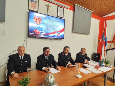 Skup&scaron;tina DVD-a Županja, predsjednik Mladen Mikić (treći slijeva), ožujak 2026. godinefoto: DVD Županja