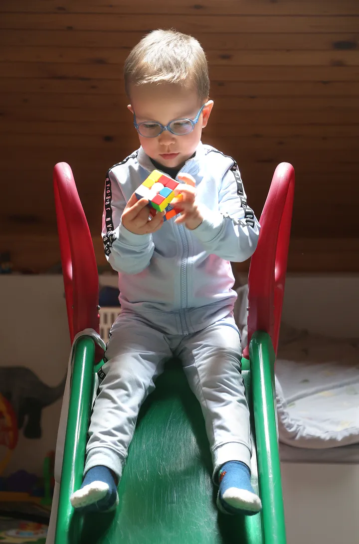 Mali Lukas među najmlađim speedcuberima na svijetu: Voli kocke, slagalice, mentalnu aritmetiku i jiu-jitsu vi&scaron;e od ekrana