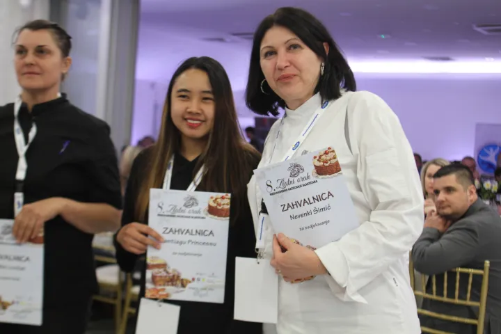 8. Zlatni orah donio mnoge lijepe priče: Slastice su pripremale Filipinka i Ukrajinka, ali i cijela obitelj iz Na&scaron;ica