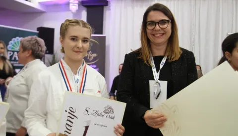 8. Zlatni orah donio mnoge lijepe priče: Slastice su pripremale Filipinka i Ukrajinka, ali i cijela obitelj iz Na&scaron;ica