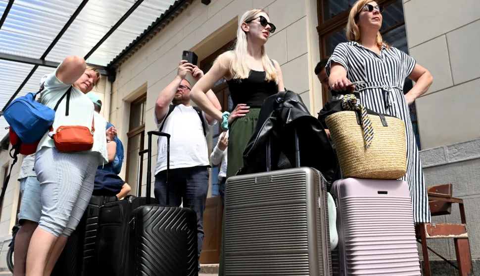 RIJEKA, 28 06. 2025. VLAK VAR&Scaron;AVA, RIJEKA, HŽ, HRVATSKE ŽELJEZNICE, SEZONSKI TURISTIČKI VLAK, TURISTI, TURIZAM, POLJSAKA, POLJACI, ŽELJEZNIČKI KOLODVOR RIJEKA SNIMIO: VEDRAN KARUZA