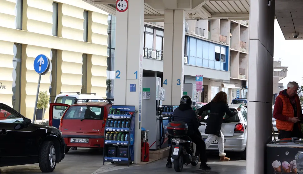 23.03.2026., Sibenik --Pocele su guzve na benzinskim postajama uoci najavljenog poskupljenja goriva. Photo: Dusko Jaramaz/PIXSELL