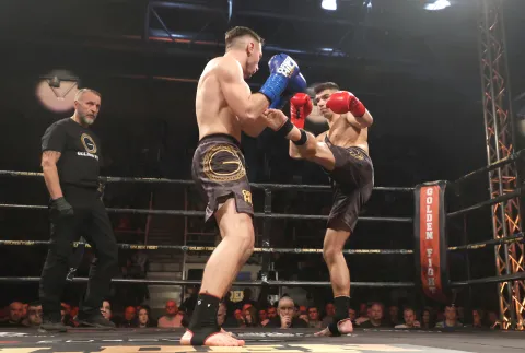 Osijek, 07. 12. 2024, Velika dvorana Gradaski vrt, GOLDEN FIGHT 7, kickboxing, MMA; Muay Thai, boks, boks bez rukavica, Andrej Kedve&scaron; - Dominik HorvathSNIMIO BRUNO JOBST