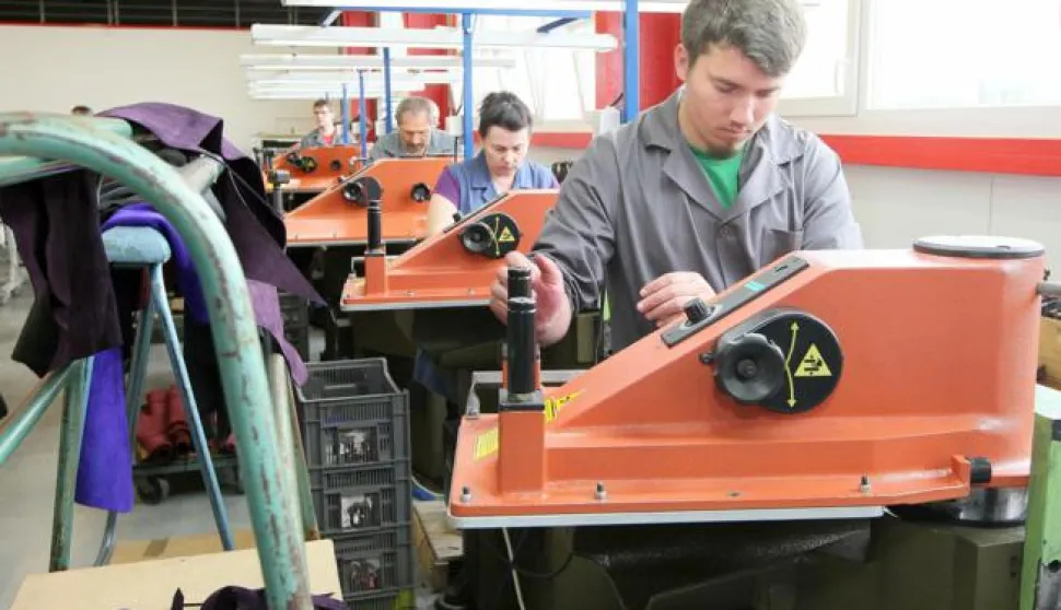 22.04.2013., Koprivnica - Pogon tvrtke Arche koja se bavi proizvodnjom cipela, raznih vrsta torbi i drugih proizvoda od koze. Photo. Marijan Susenj/PIXSELL------3 stupca colornovosti