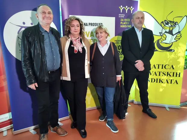 Sredi&scaron;njice Saveza samostalnih sindikata Hrvatske (SSSH), Nezavisnog hrvatskog sindikata (NHS), Matice hrvatskih sindikata (MHS) i Sindikata umirovljenika Hrvatske (SUH) održale skup s ciljem mobiliziranja članstva za područje pet slavonskih županija u Osijeku. Na slici Mladen Novosel, predsjednik SSSH, Sanja &Scaron;prem, predsjednica MHS, Vi&scaron;nja Stani&scaron;ić, predsjednica SUH-a i Dražen Jović, predsjednik NHS-a 