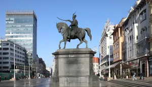 23.03.2022., Zagreb - Na danasnji dan, 23. ozujka 1848. kralj Ferdinand imenovao je u Becu Josipa Jelacica hrvatskim banom. 8. travnja iste godine Jelacic je polozio bansku prisegu, a 5. lipnja u Zagrebu je svecano ustolicen. U sluzbi bana Josip Jelacic bio je do smrti 1859. godine. Poznata budnica Ustani bane, posvecena ovom u narodu omiljenom banu, dugo godina je bila zabranjena, ali se redovito pjevala kao izraz prkosa rezimima koji su vladali Hrvatskom. Zagreb se velikom banu oduzio imenom glavnog trga i spomenikom koji je nakon demokratskih promjena 1990. godine vracen na Trg. Photo: Patrik Macek/PIXSELL