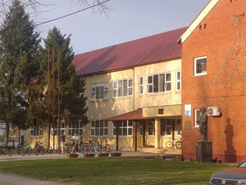 &Scaron;kola u Cerni pred rekonstrukcijom je dogradnjom, ožujak 2026.foto: Marija Le&scaron;ić Omerović