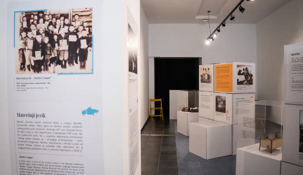 Osijek, 25. 3. 2026., Izložba Everyday childhood and youth in the Danube regionizložba; kultura; Dunav; djetinjstvo; mladost; izlo&scaron;ci; posjetitelji; MLU