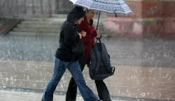 snimio Davor KIBEL,Osijek, 25.08.2015. Trg Ante Starčevića, slobodnjak, lo&scaron;e vrijeme, pljusak, ki&scaron;a, ki&scaron;obran