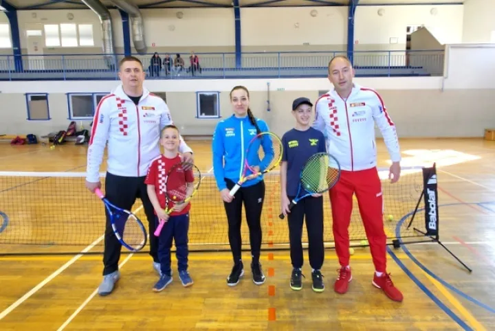 DONJI MIHOLJACMAGADENOVACProgram Besplatne &scaron;kole tenisa koji se provodi na području Donjeg Miholjca i okolnih općina iz godine u godinu privlači sve veći broj djece, potvrđujući važnost ulaganja u sport od najranije dobiOŽUJAK 2026.