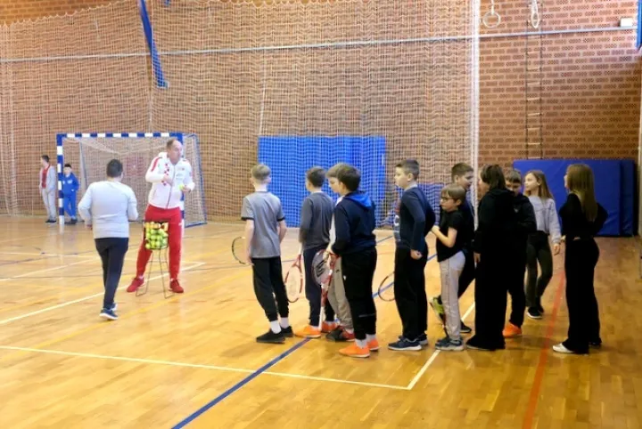 DONJI MIHOLJACMAGADENOVACProgram Besplatne &scaron;kole tenisa koji se provodi na području Donjeg Miholjca i okolnih općina iz godine u godinu privlači sve veći broj djece, potvrđujući važnost ulaganja u sport od najranije dobiOŽUJAK 2026.