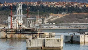 06.02.2018., Omisalj - Lokacija buduceg plutajuceg LNG terminala (prihvatni terminal za ukapljeni prirodni plin na otoku Krku) u sklopu postrojenja Dina- Petrokemije kojem se protive zastupnici otoka Krka. Photo: Nel Pavletic/PIXSELL------kolor 2x novosti